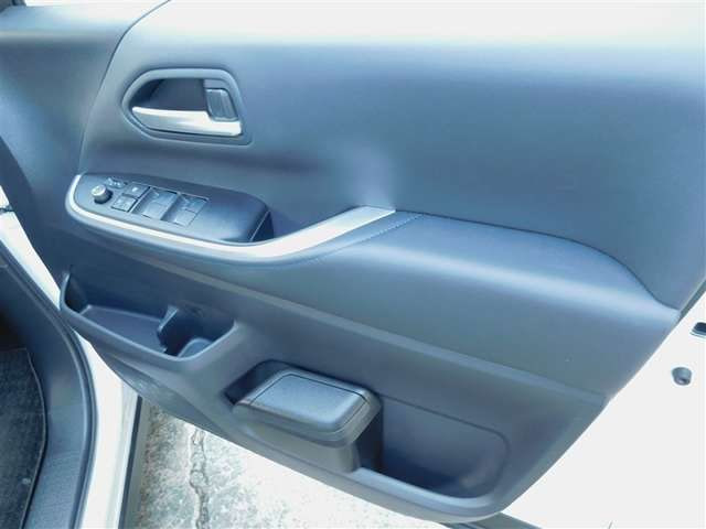 Toyota Voxy — фото 11