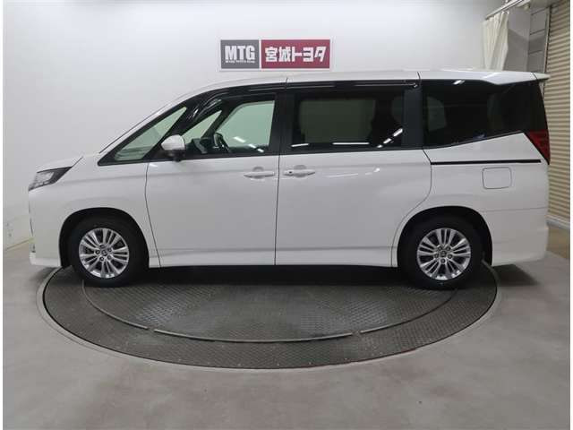 Toyota Noah — фото 7