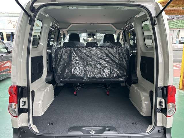 Nissan NV200 Vanette VAN — фото 15