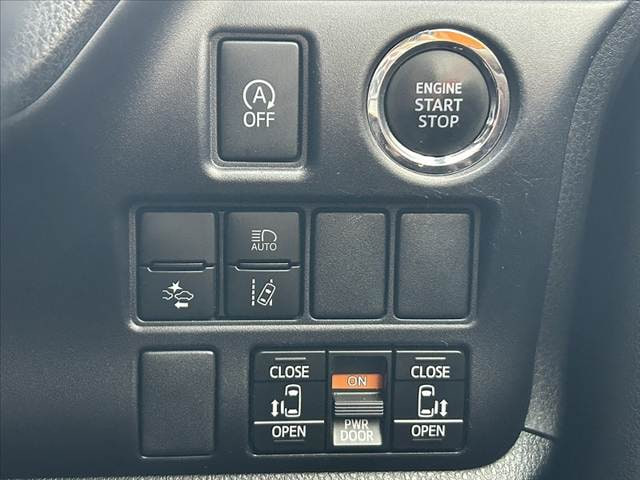 Toyota Noah — фото 5