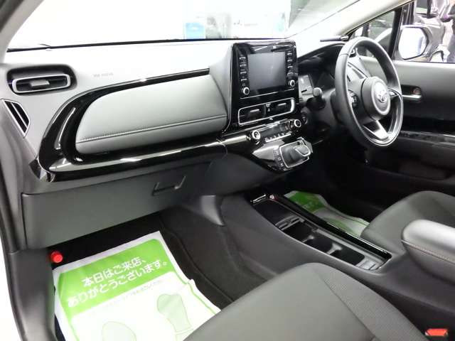 Toyota Aqua — фото 10