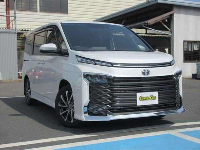 Toyota Voxy — фото 3