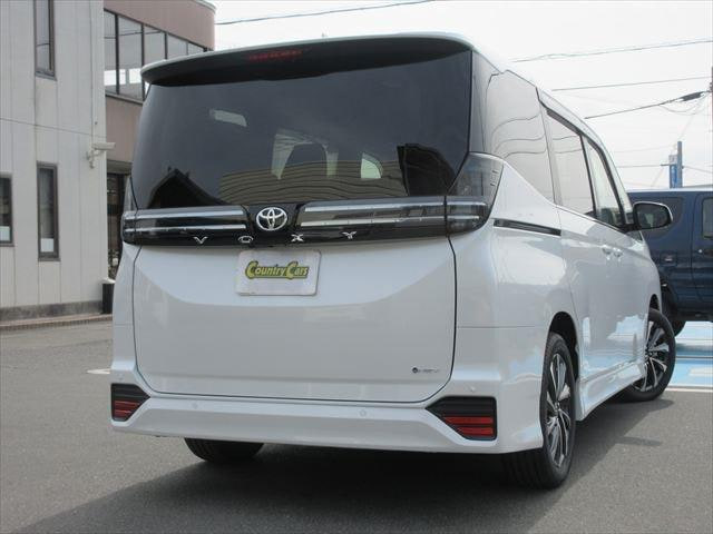 Toyota Voxy — фото 5