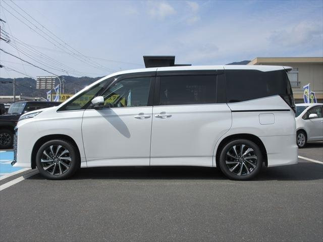 Toyota Voxy — фото 8