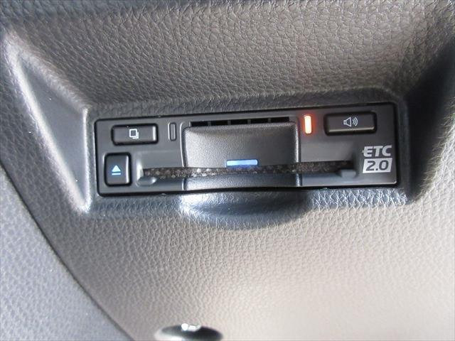 Toyota Voxy — фото 13