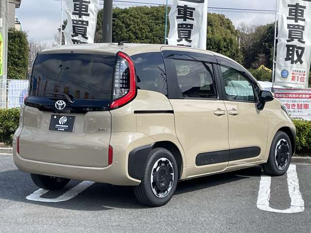 Toyota Sienta — фото 3