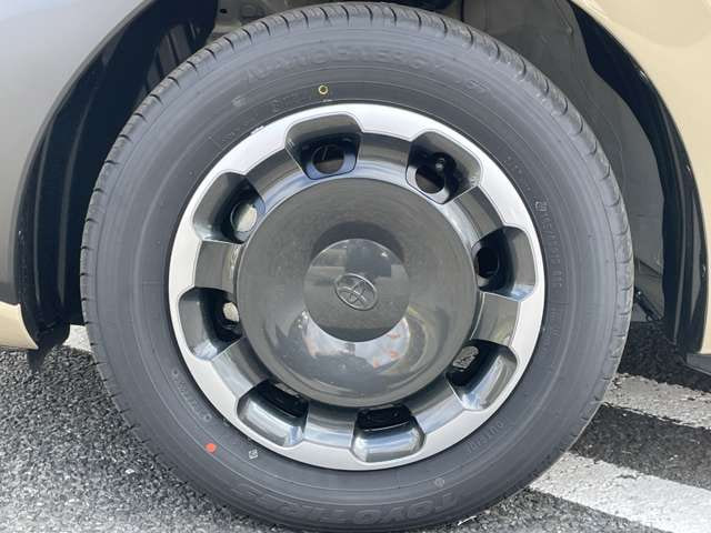 Toyota Sienta — фото 11