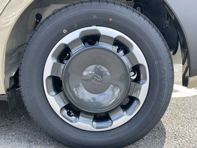Toyota Sienta — фото 12