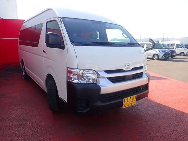 Toyota Hiace Commuter — фото 3