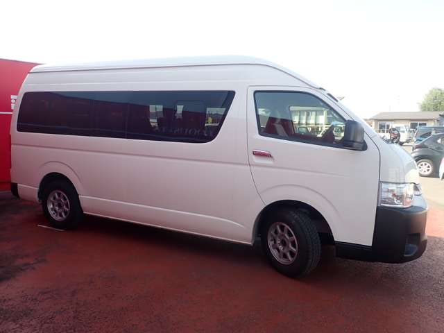 Toyota Hiace Commuter — фото 4