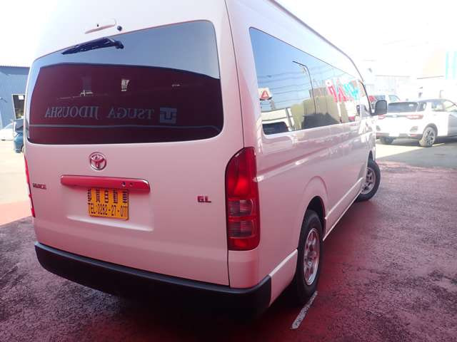 Toyota Hiace Commuter — фото 5