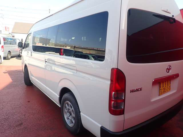 Toyota Hiace Commuter — фото 7