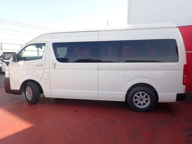 Toyota Hiace Commuter — фото 8