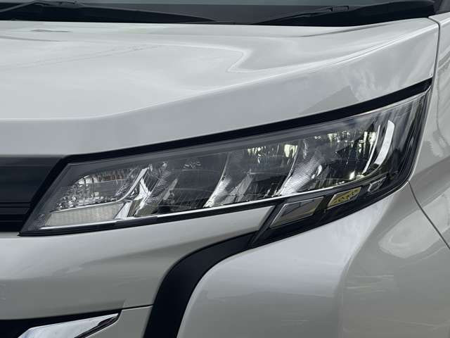 Toyota Noah — фото 4