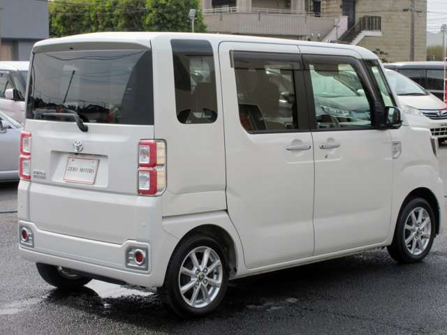 Toyota Pixis Mega — фото 13