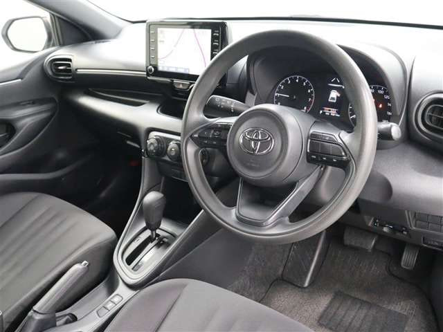 Toyota Yaris — фото 5