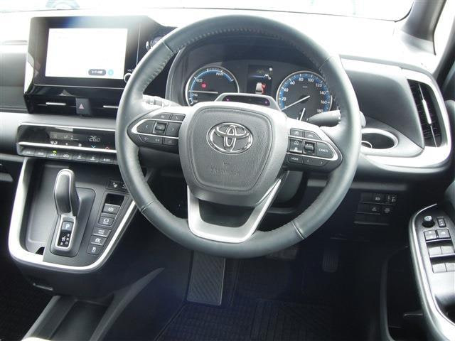 Toyota Noah — фото 6