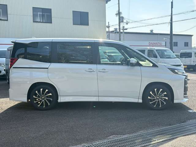 Toyota Noah — фото 6