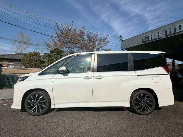 Toyota Noah — фото 7