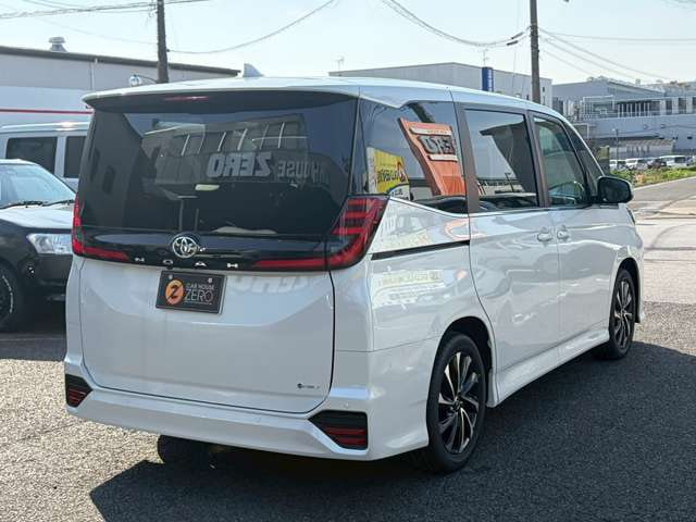 Toyota Noah — фото 10
