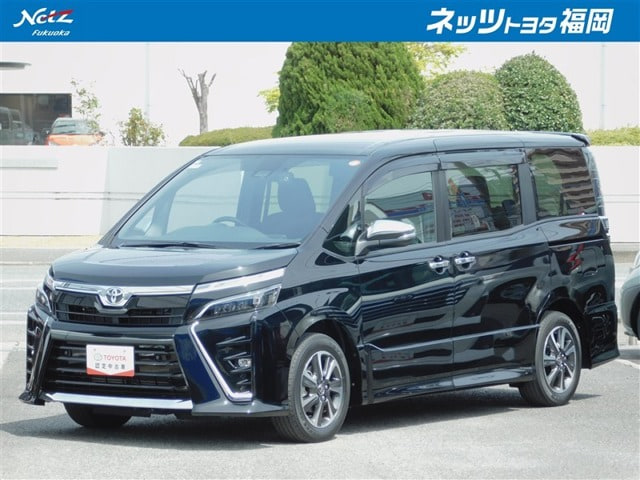 Toyota Voxy — фото 1