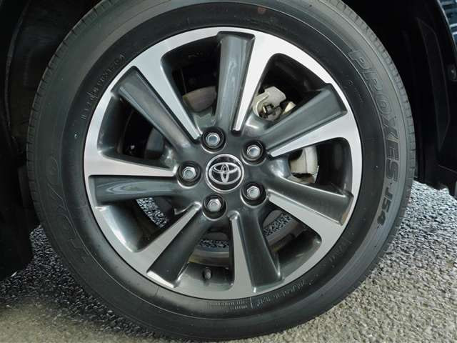Toyota Voxy — фото 10