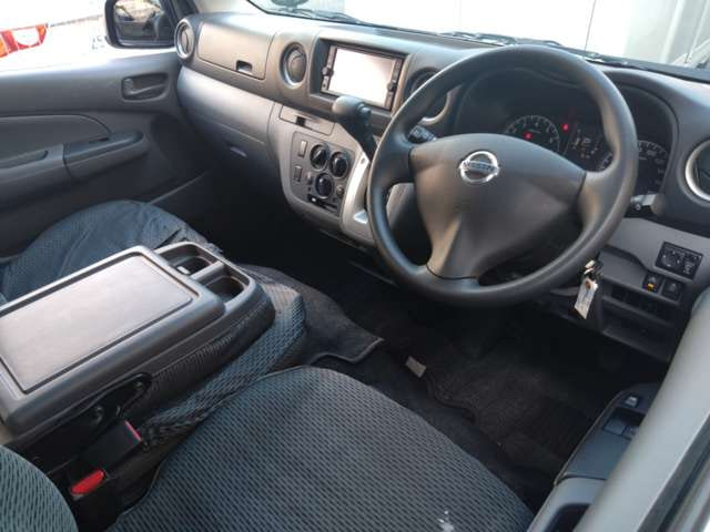 Nissan NV350 Caravan — фото 4