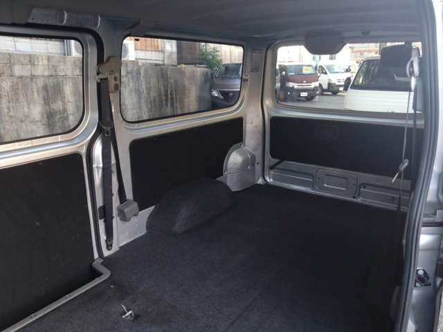Nissan NV350 Caravan — фото 8