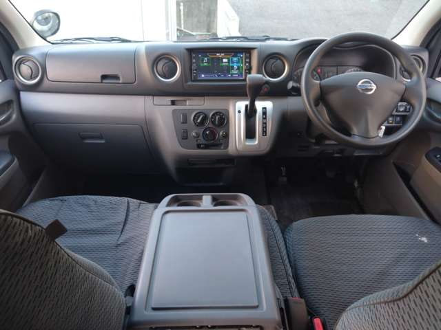 Nissan NV350 Caravan — фото 10