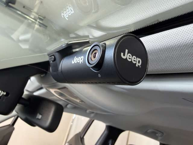 Jeep Renegade — фото 10