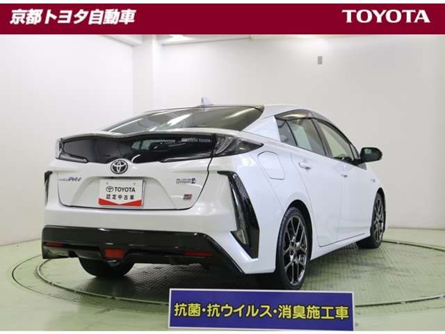 Toyota Prius PHV — фото 3