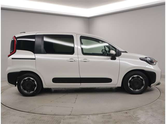 Toyota Sienta — фото 2