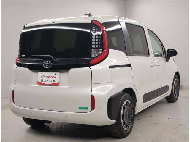 Toyota Sienta — фото 3