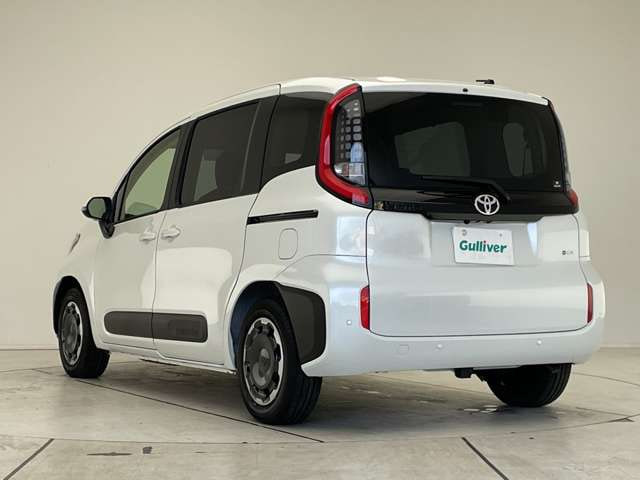Toyota Sienta — фото 9