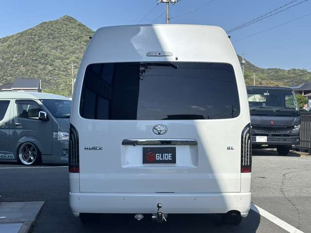 Toyota Hiace Commuter — фото 10