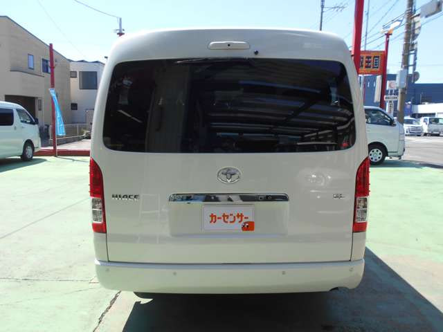 Toyota Hiace — фото 3
