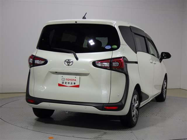 Toyota Sienta — фото 3