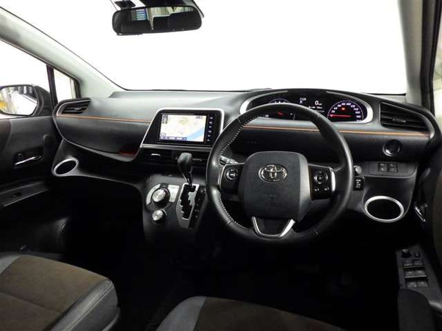 Toyota Sienta — фото 4