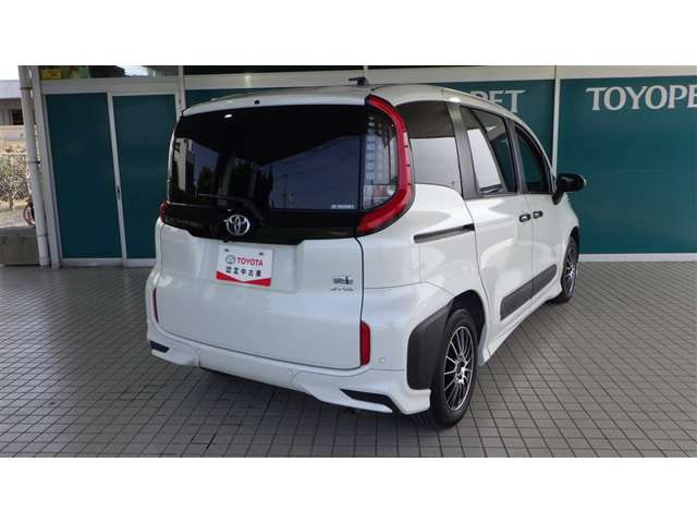Toyota Sienta — фото 3