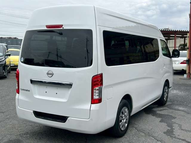 Nissan Caravan Wagon — фото 8