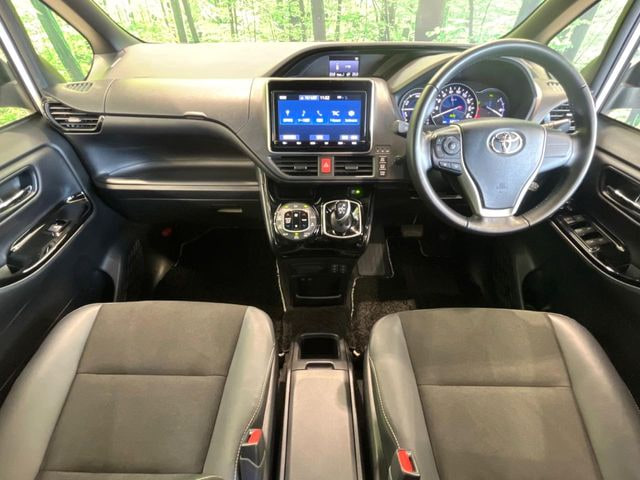 Toyota Noah — фото 2