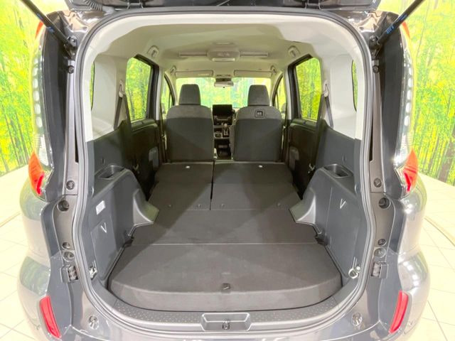 Toyota Sienta — фото 14