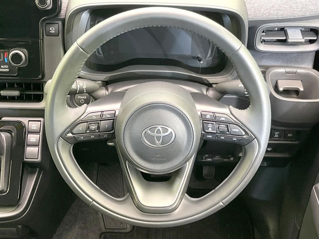 Toyota Sienta — фото 15