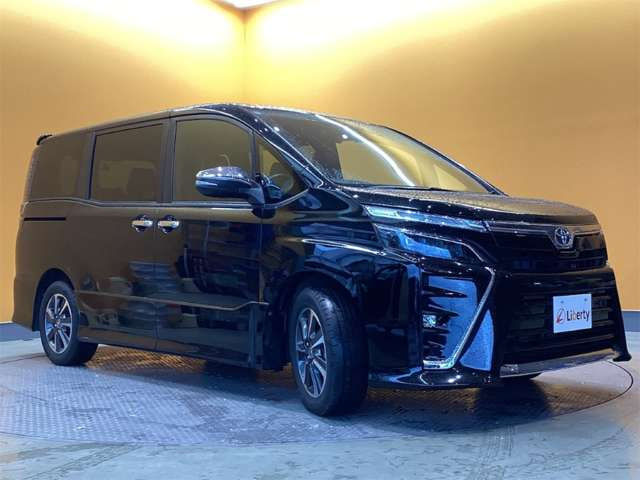 Toyota Voxy — фото 5