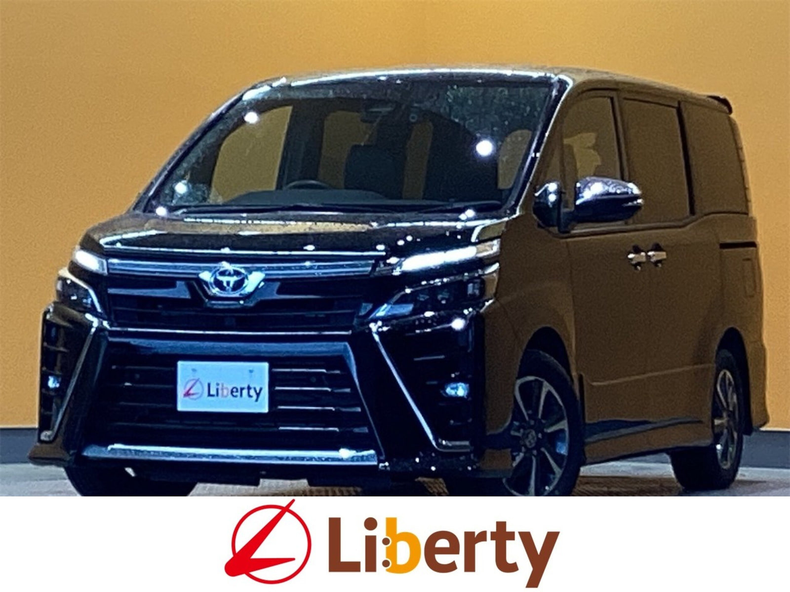 Toyota Voxy — фото 13
