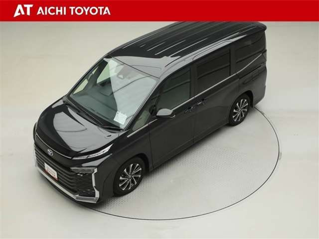 Toyota Voxy — фото 11