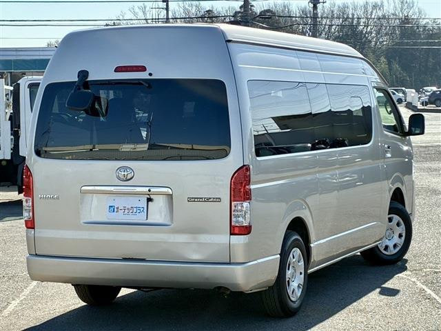 Toyota Hiace — фото 3