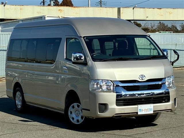 Toyota Hiace — фото 4