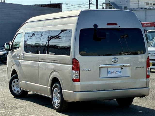 Toyota Hiace — фото 5