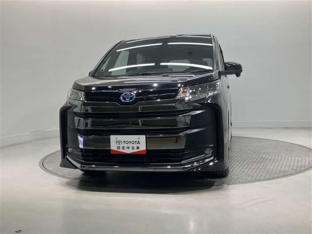 Toyota Noah — фото 2
